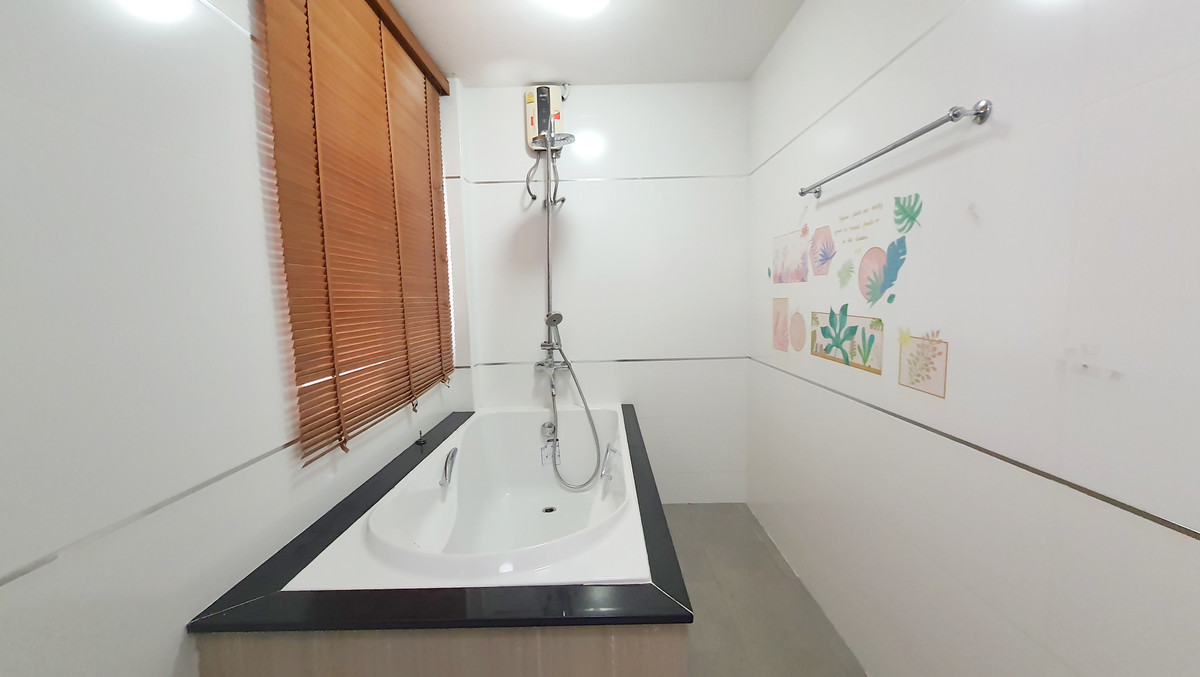 ขายบ้านพระราม 5 ราชพฤกษ์ บางกรวย : ขายด่วนบ้านเดี่ยว 3 ชั้น หลังริม MIND ปิ่นเกล้า-จรัญ 5 ห้องนอน 5 ห้องน้ำ พื้นที่เยอะ ต่อเติมครบพร้อมอยู่ ใกล้ทางด่วนศรีรัช คุ้มมาก 