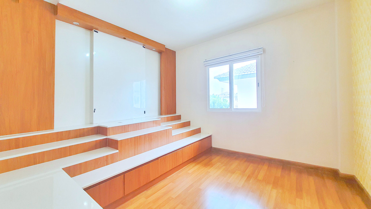 ขายบ้านพระราม 5 ราชพฤกษ์ บางกรวย : ขายด่วนบ้านเดี่ยว 3 ชั้น หลังริม MIND ปิ่นเกล้า-จรัญ 5 ห้องนอน 5 ห้องน้ำ พื้นที่เยอะ ต่อเติมครบพร้อมอยู่ ใกล้ทางด่วนศรีรัช คุ้มมาก 