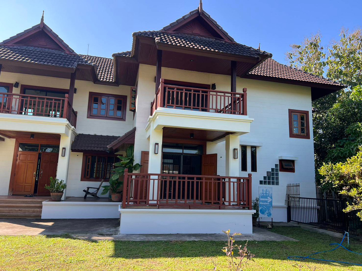 ขายบ้านเชียงใหม่ : 94897 - บ้านไม้สักแท้ 2 ชั้น ท่ามกลางธรรมชาติสัมผัสความอบอุ่นของ ในบรรยากาศทุ่งนา เงียบสงบ ร่มรื่น เหมาะกับการพักผ่อน ในใช้ชีวิตอย่างมีคุณภาพ และ สามารถต่อยอดเป็น “โอกาสทางธุรกิจ” ได้ในอนาคต