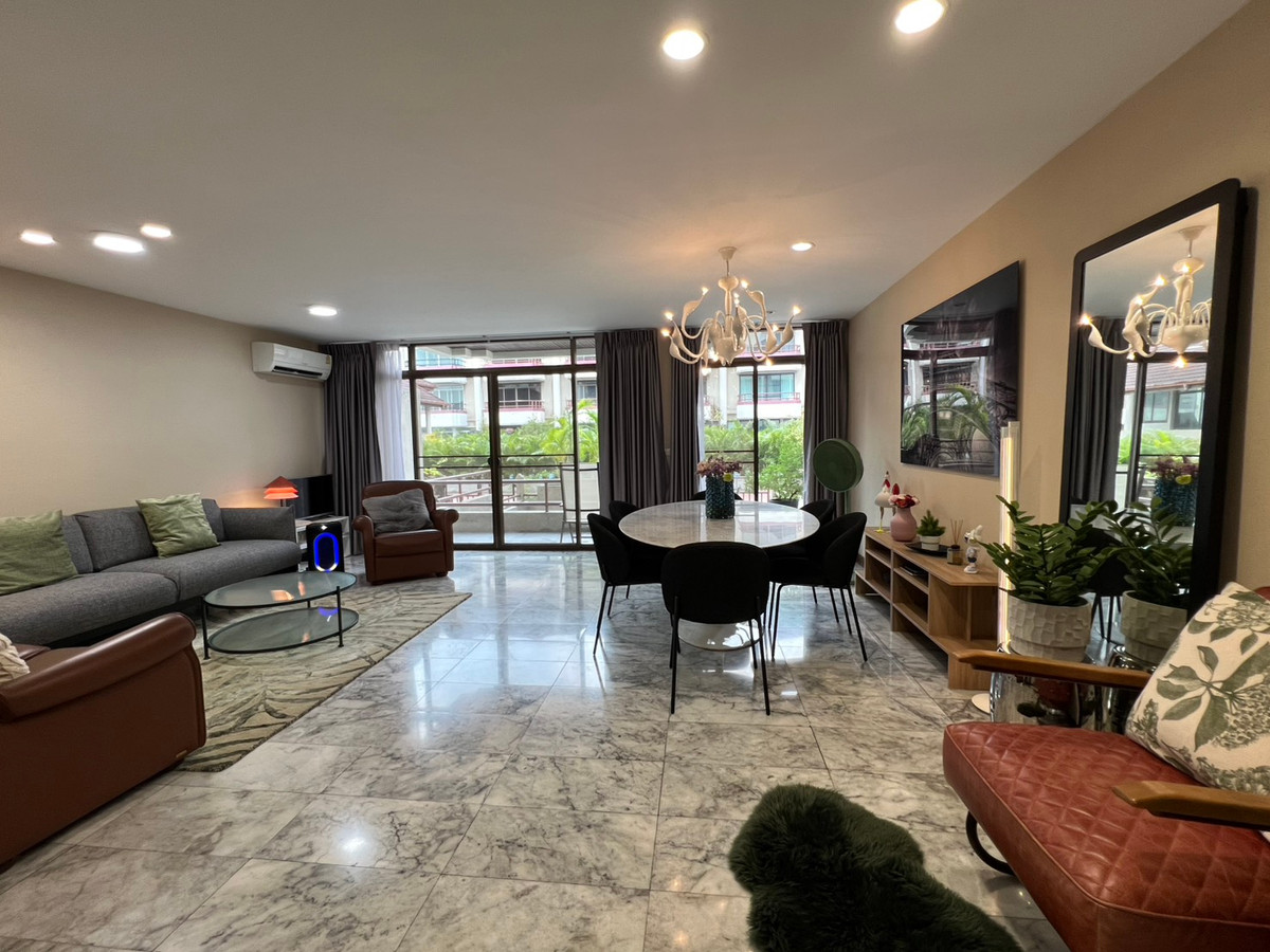 For RentTownhomePattanakan, Srinakarin : [For rent] 5-story townhome near the Yellow Line. |✨Baan Green Town | Located in Soi Phatthanakan 52, convenient travel into the city, only 10 minutes.