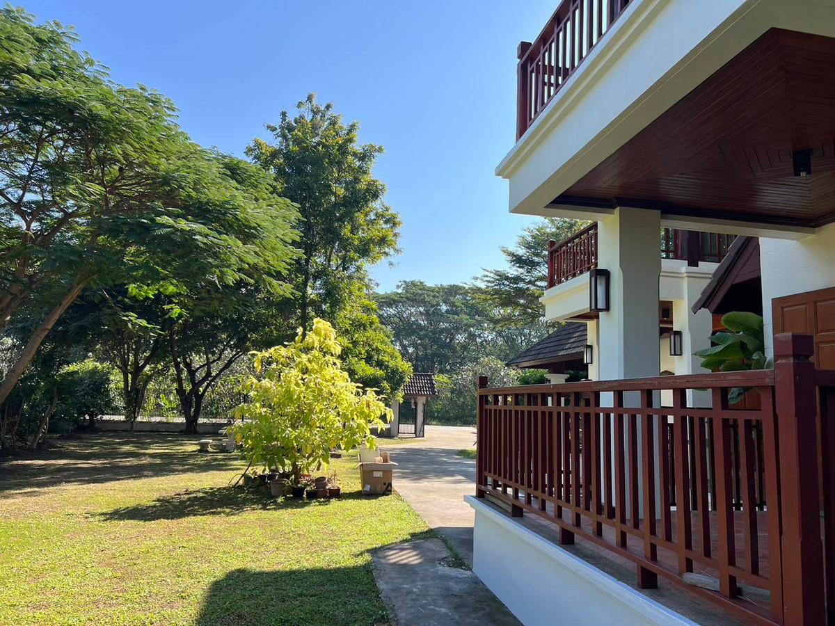 ขายบ้านเชียงใหม่ : 94897 - บ้านไม้สักแท้ 2 ชั้น ท่ามกลางธรรมชาติสัมผัสความอบอุ่นของ ในบรรยากาศทุ่งนา เงียบสงบ ร่มรื่น เหมาะกับการพักผ่อน ในใช้ชีวิตอย่างมีคุณภาพ และ สามารถต่อยอดเป็น “โอกาสทางธุรกิจ” ได้ในอนาคต