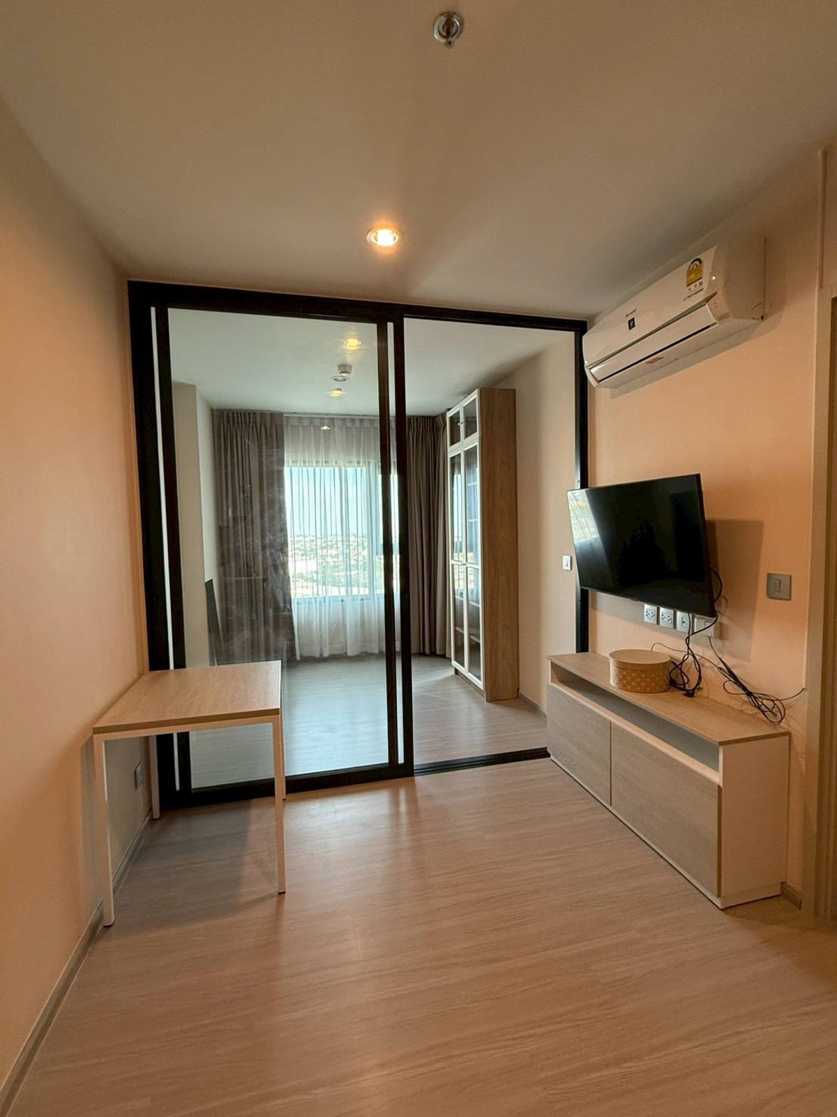 For RentCondoSamut Prakan,Samrong : PFD-08051 for rent Aspire Erawan Prime 1 bedroom 35.22 sq m., corner room, 17th floor, open view, next to BTS Chang Erawan.