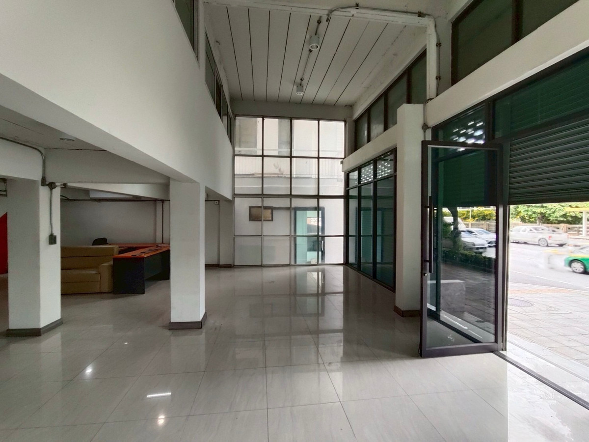 For RentShop HouseRama3 (Riverside),Satupadit : Commercial building on the main road, prime Rama 3 central location