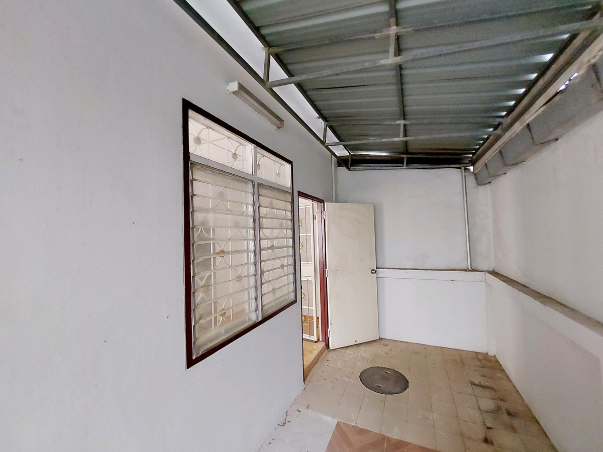 For SaleTownhomeNakhon Pathom : Corner townhouse for sale Pruksaphan Village, Lam Phaya, Nakhon Pathom, 20 sq m, 2 bedrooms, 2 bathrooms, near Central Nakhon Pathom, only 1.49 million baht.