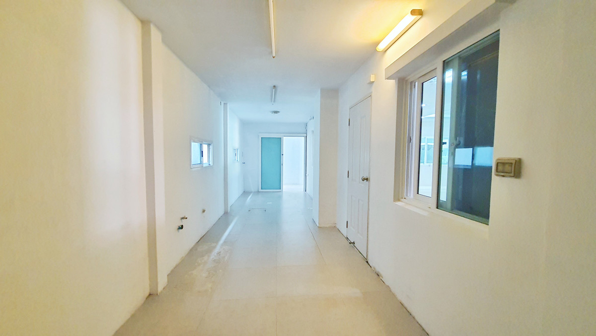 ขายบ้านพระราม 5 ราชพฤกษ์ บางกรวย : ขายด่วนบ้านเดี่ยว 3 ชั้น หลังริม MIND ปิ่นเกล้า-จรัญ 5 ห้องนอน 5 ห้องน้ำ พื้นที่เยอะ ต่อเติมครบพร้อมอยู่ ใกล้ทางด่วนศรีรัช คุ้มมาก 