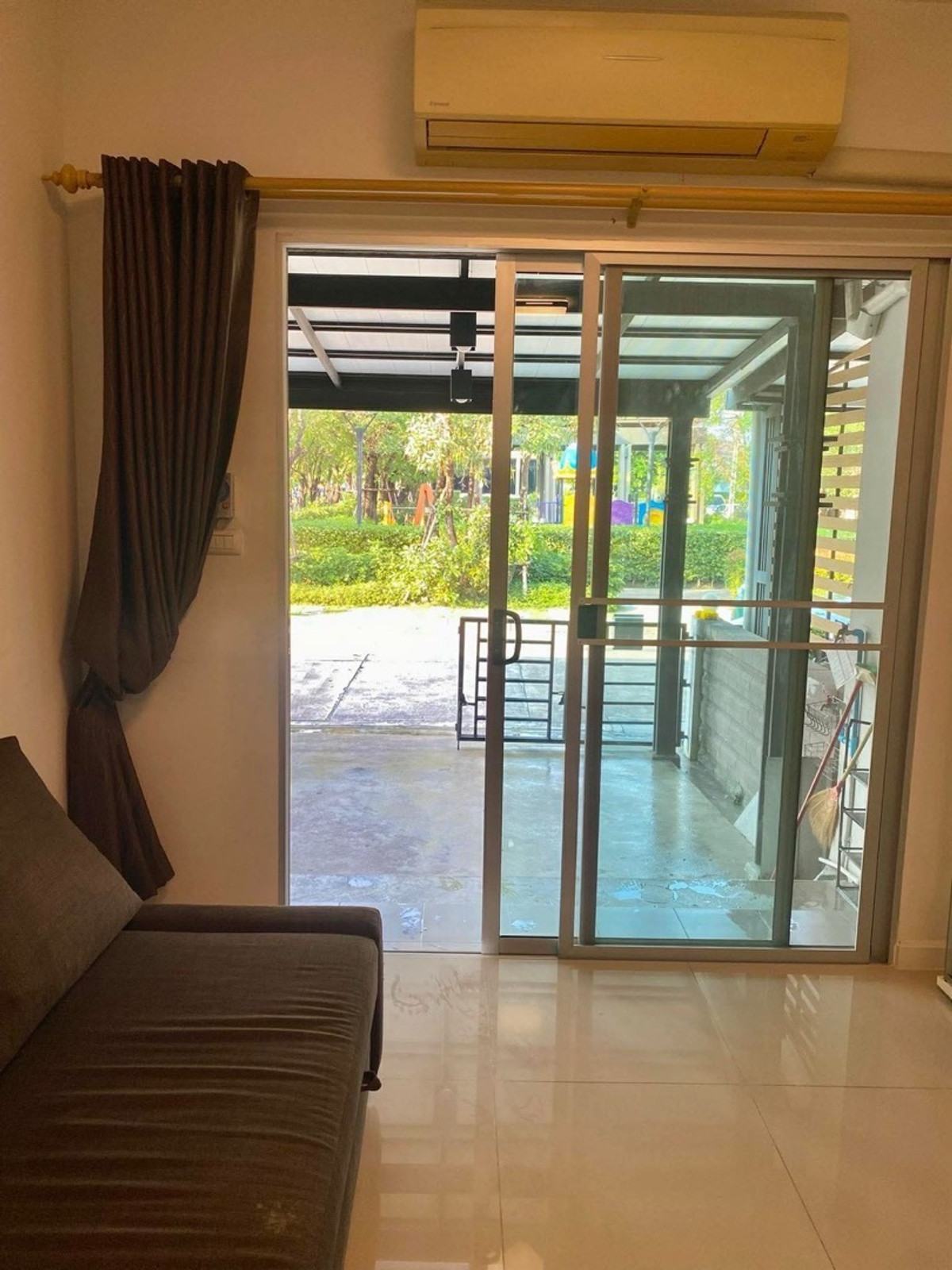 ให้เช่าทาวน์โฮมพระราม 2 บางขุนเทียน : 🏠✨ ให้เช่าทาวน์เฮ้าส์ 2 ชั้น ทำเลพระราม 2 – ท่าข้าม