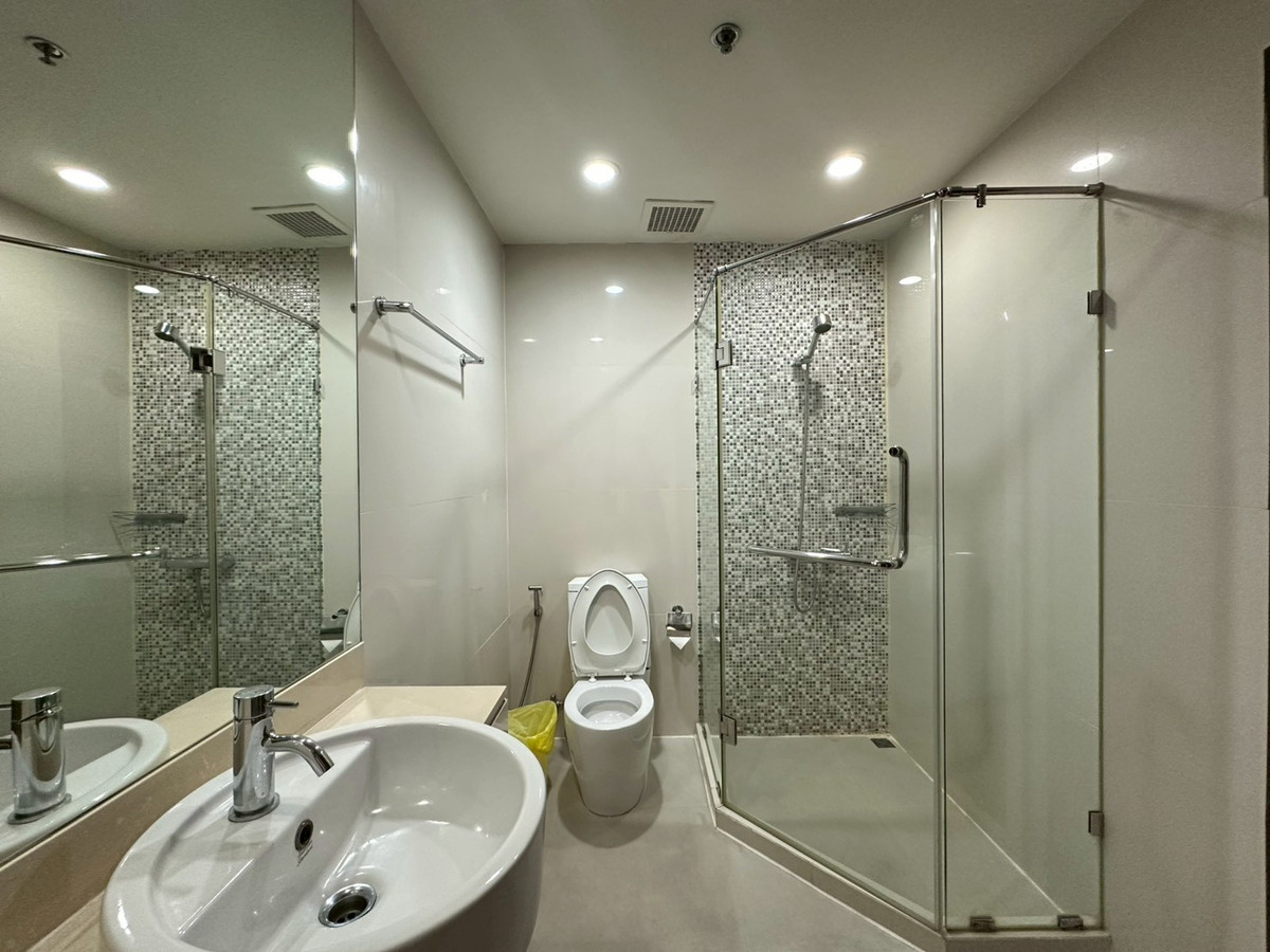 For RentCondoWitthayu, Chidlom, Langsuan, Ploenchit : ✨Condo for rent, The Rajdamri, 3 bedrooms, fully furnished and electrical appliances, convenient travel, near BTS Ratchadamri, Lumpini Park.