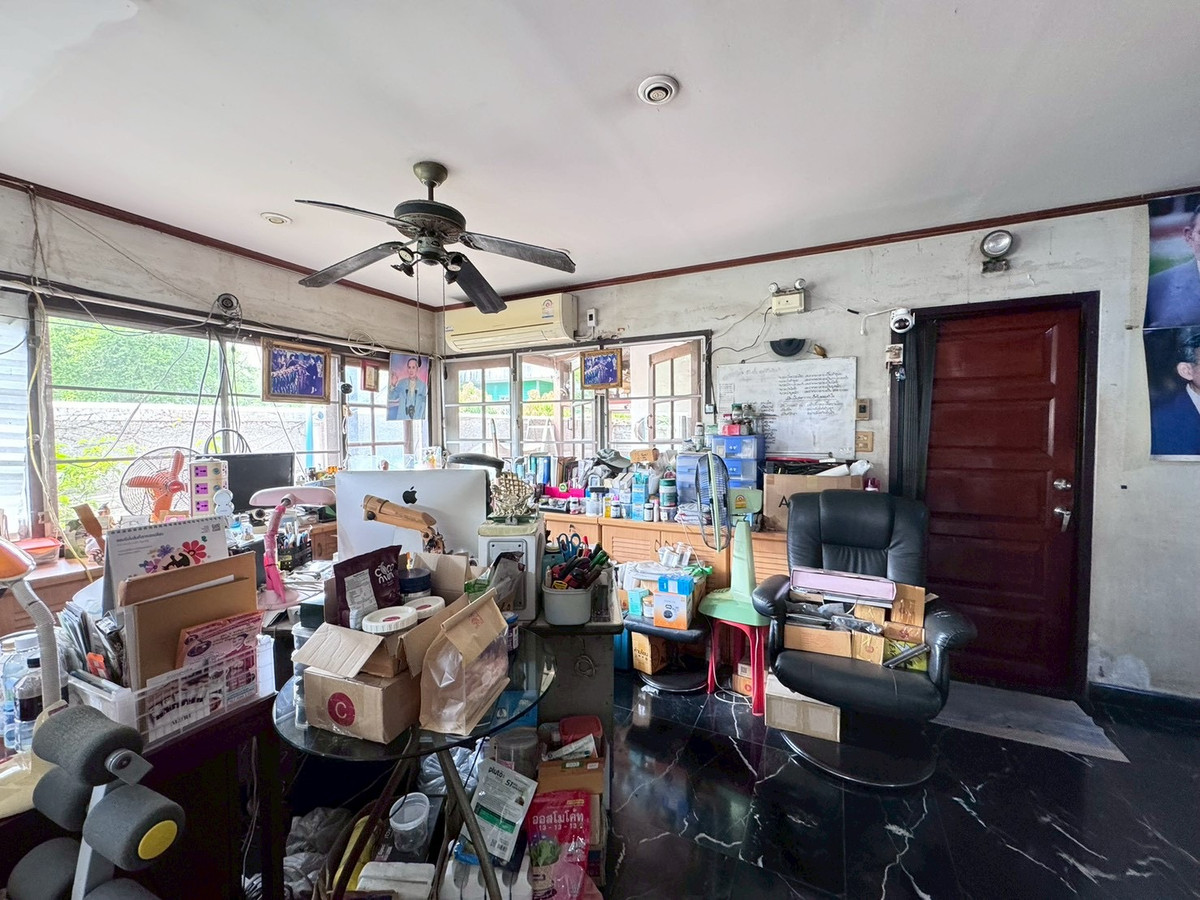 For SaleHouseChaengwatana, Muangthong : 2-storey detached house for sale, corner plot 148 sq m, in the heart of Ngamwongwan 47, intersection 1-3, location at the beginning of the alley, parking for 10+ cars, suitable for both living and office use.