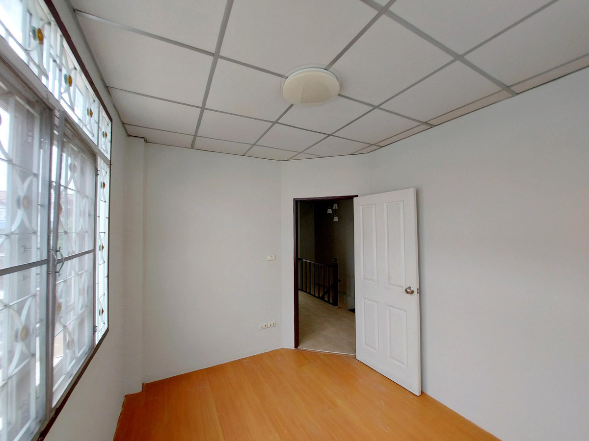 For SaleTownhomeNakhon Pathom : Corner townhouse for sale Pruksaphan Village, Lam Phaya, Nakhon Pathom, 20 sq m, 2 bedrooms, 2 bathrooms, near Central Nakhon Pathom, only 1.49 million baht.