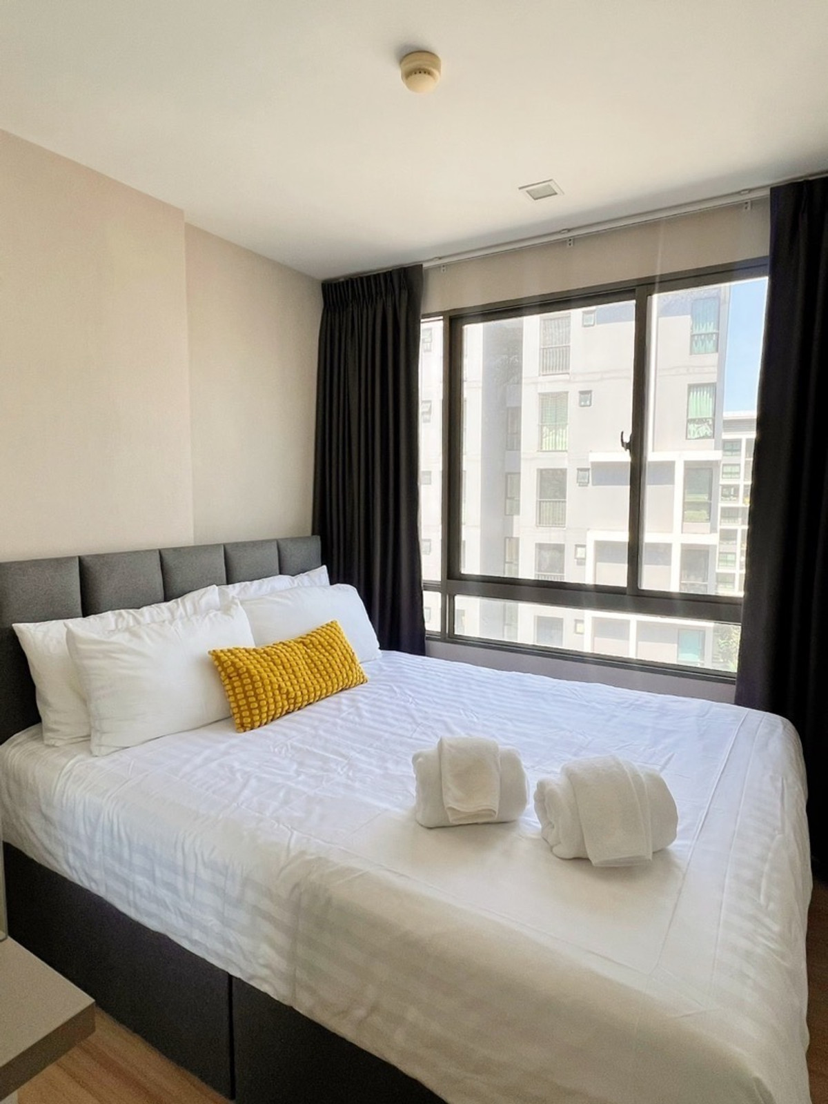 For SaleCondoRatchadapisek, Huaikwang, Suttisan : Mertro Luxe Ratchada ready for sale, beautifully decorated, price 3.59 million baht. If interested, call: 0946242014 Nui.