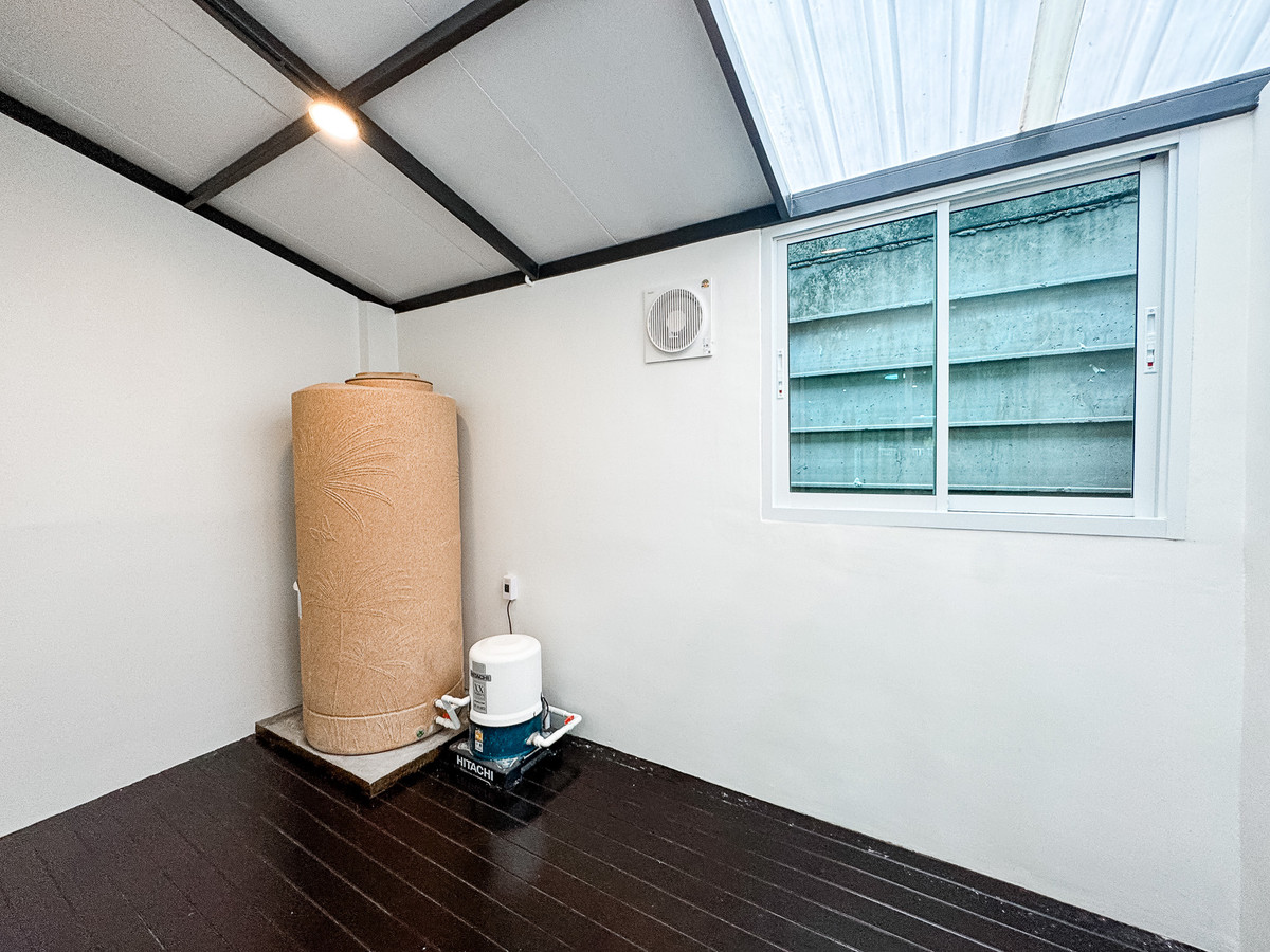 ขายทาวน์โฮมเลียบทางด่วนรามอินทรา : หมู่บ้าน 84 แมนชั่น / 2 ห้องนอน (ขาย), Moo Baan 84 Mansion / 2 Bedrooms (FOR SALE) FAHS035