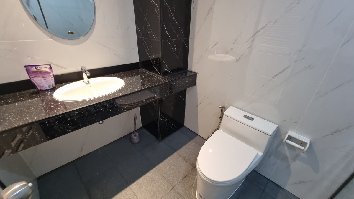 For RentTownhomeSukhumvit, Asoke, Thonglor : (BTS Thonglor, Pet Friendly) Newly Renovated Townhome for Rent – 800 meters to BTS Thong Lo