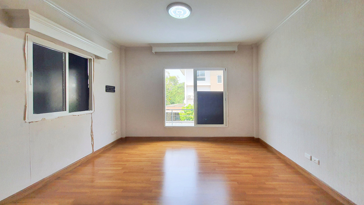 ขายบ้านพระราม 5 ราชพฤกษ์ บางกรวย : ขายด่วนบ้านเดี่ยว 3 ชั้น หลังริม MIND ปิ่นเกล้า-จรัญ 5 ห้องนอน 5 ห้องน้ำ พื้นที่เยอะ ต่อเติมครบพร้อมอยู่ ใกล้ทางด่วนศรีรัช คุ้มมาก 