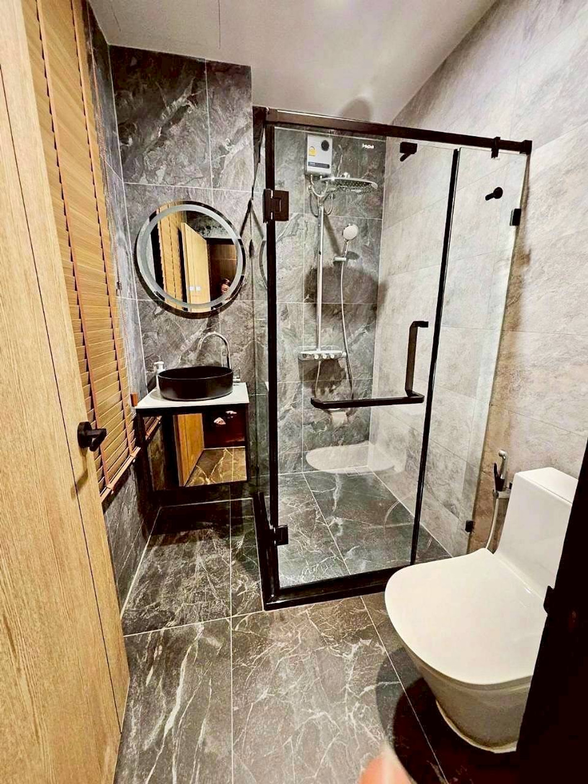 For SaleTownhomeSukhumvit, Asoke, Thonglor : For sale‼️ Baan Klang Krung Thonglor project, 4 floors, 26 sq m, in the heart of Thonglor, Newly Renovated, Khlong Tan Nuea Subdistrict, Watthana District, Bangkok, price 50,000,000 baht.