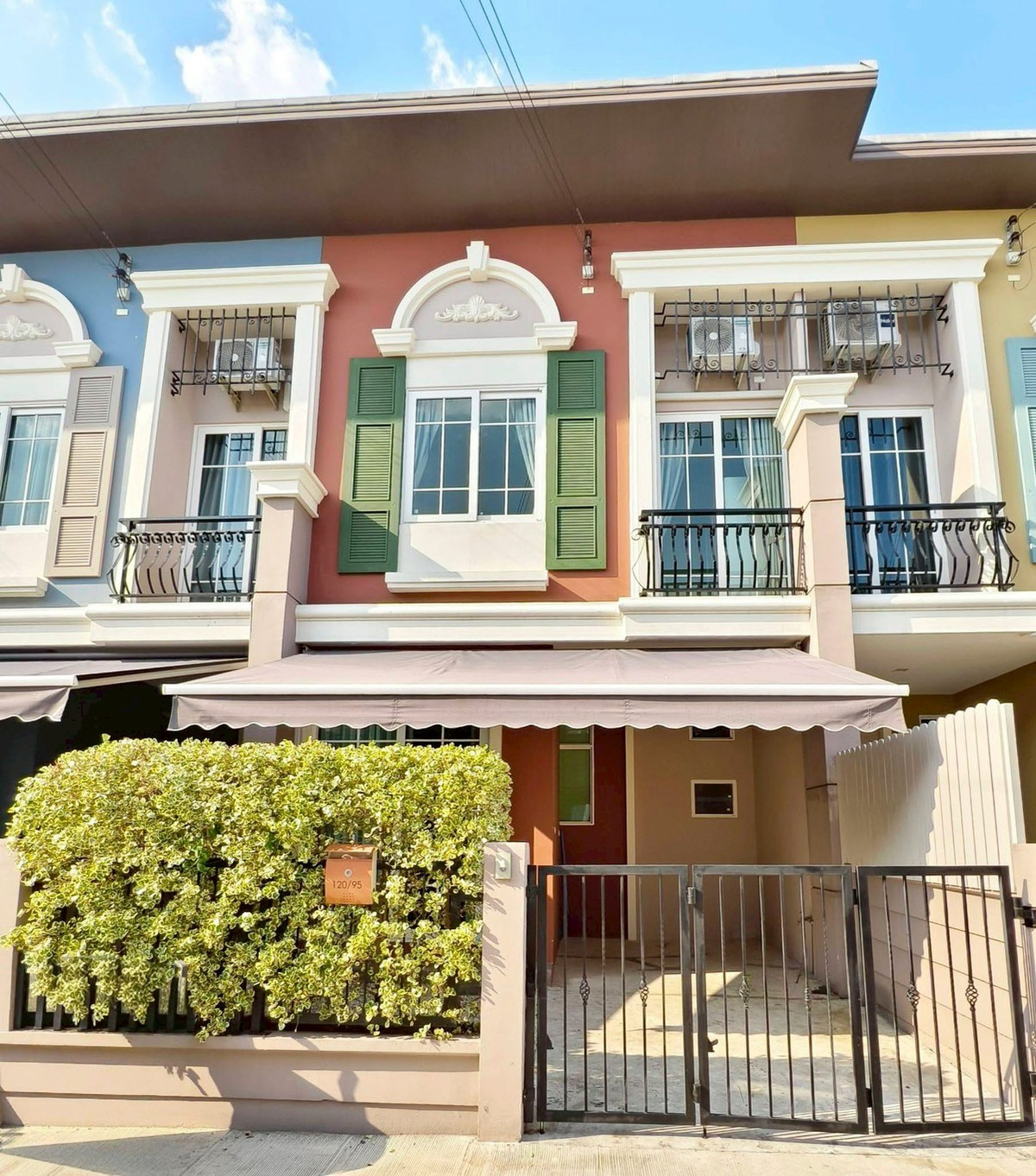 For RentTownhomePathum Thani,Rangsit, Thammasat : ME2500805 Townhome for rent, fully furnished, Golden Town Future-Rangsit. Complete electrical appliances, near Bangkok University, Rangsit University.