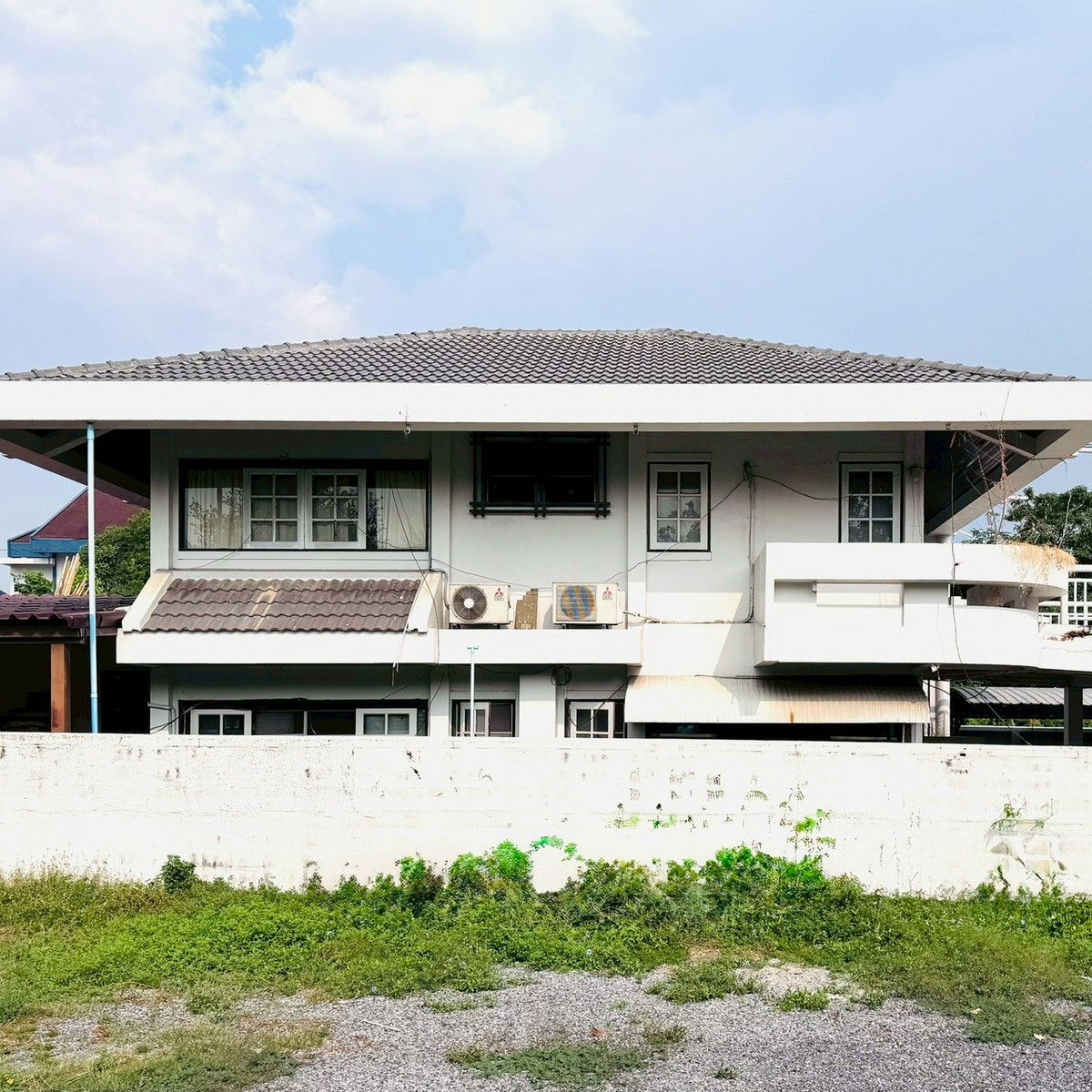 ขายบ้านแจ้งวัฒนะ เมืองทอง : ขายบ้านเดี่ยว 2 ชั้น แปลงมุม 148 ตร.วา ใจกลางงามวงศ์วาน47 แยก1-3  ทำเลต้นซอย จอดรถ 10+ คัน เหมาะทั้งอยู่อาศัยและทำออฟฟิศ