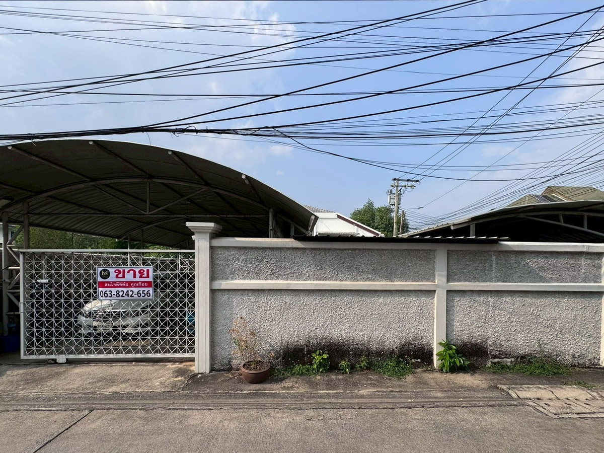 For SaleHouseChaengwatana, Muangthong : 2-storey detached house for sale, corner plot 148 sq m, in the heart of Ngamwongwan 47, intersection 1-3, location at the beginning of the alley, parking for 10+ cars, suitable for both living and office use.