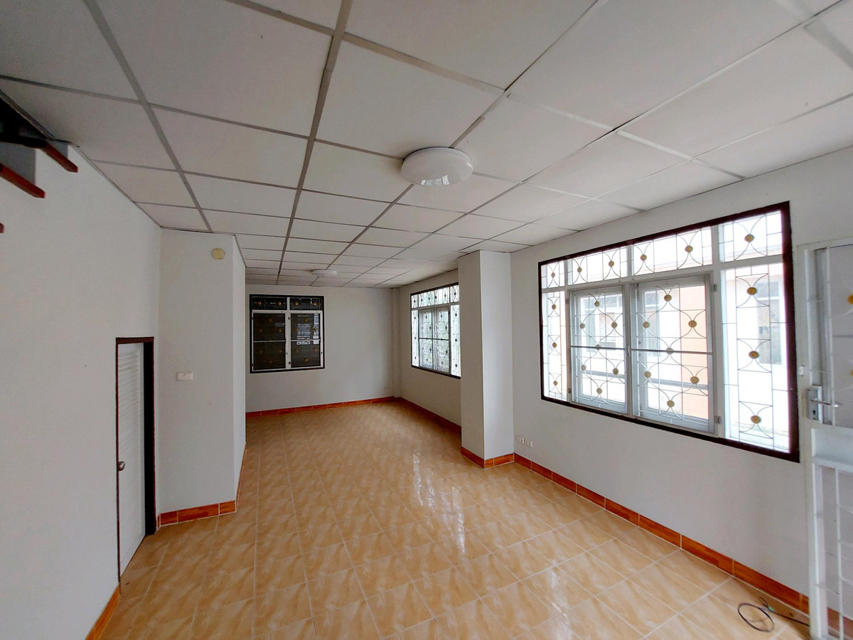 For SaleTownhomeNakhon Pathom : Corner townhouse for sale Pruksaphan Village, Lam Phaya, Nakhon Pathom, 20 sq m, 2 bedrooms, 2 bathrooms, near Central Nakhon Pathom, only 1.49 million baht.