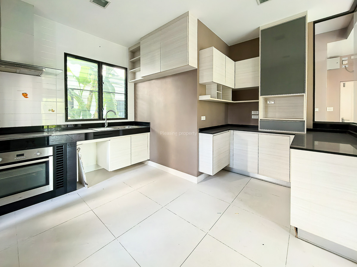 ขายบ้านลาดกระบัง สุวรรณภูมิ : บ้านเดี่ยว ร่มรื่น ใกล้อ่อนนุช จอดรถได้ 6 คัน