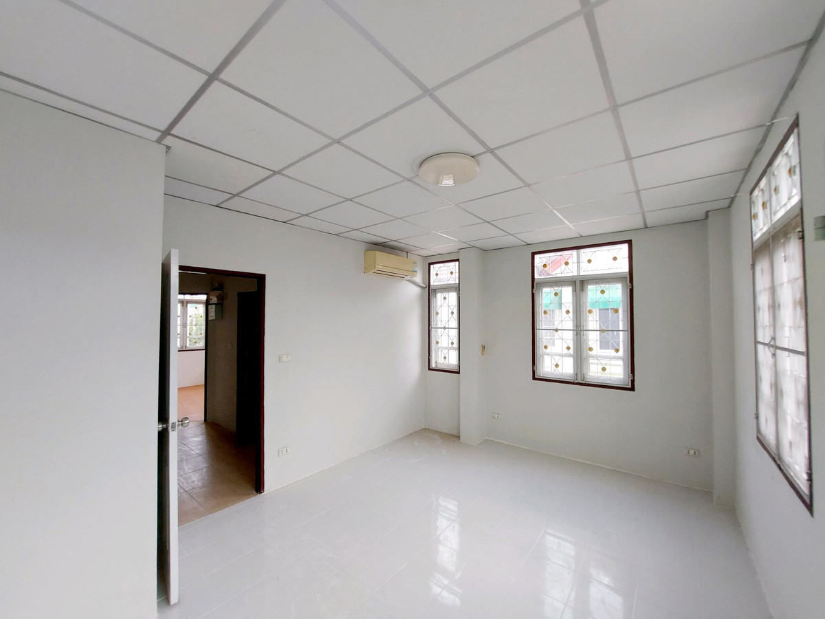 For SaleTownhomeNakhon Pathom : Corner townhouse for sale Pruksaphan Village, Lam Phaya, Nakhon Pathom, 20 sq m, 2 bedrooms, 2 bathrooms, near Central Nakhon Pathom, only 1.49 million baht.