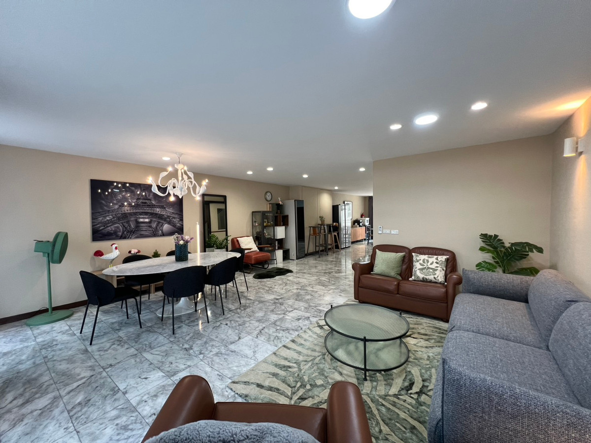 For RentTownhomePattanakan, Srinakarin : [For rent] 5-story townhome near the Yellow Line. |✨Baan Green Town | Located in Soi Phatthanakan 52, convenient travel into the city, only 10 minutes.