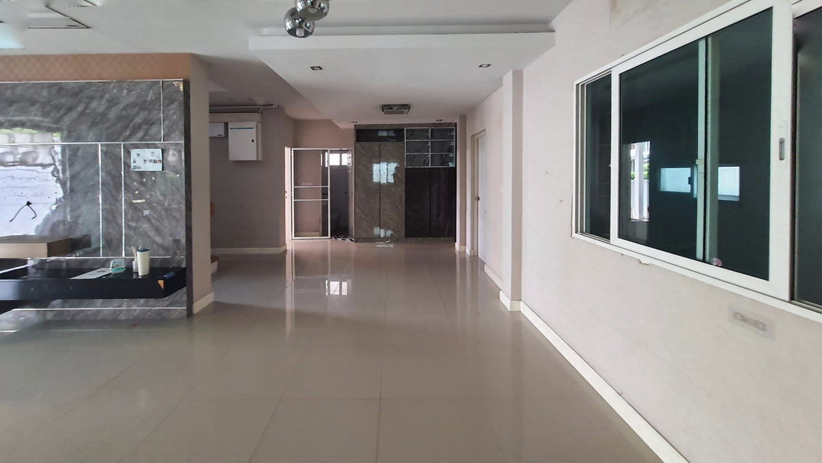 ขายบ้านพระราม 5 ราชพฤกษ์ บางกรวย : ขายด่วนบ้านเดี่ยว 3 ชั้น หลังริม MIND ปิ่นเกล้า-จรัญ 5 ห้องนอน 5 ห้องน้ำ พื้นที่เยอะ ต่อเติมครบพร้อมอยู่ ใกล้ทางด่วนศรีรัช คุ้มมาก 