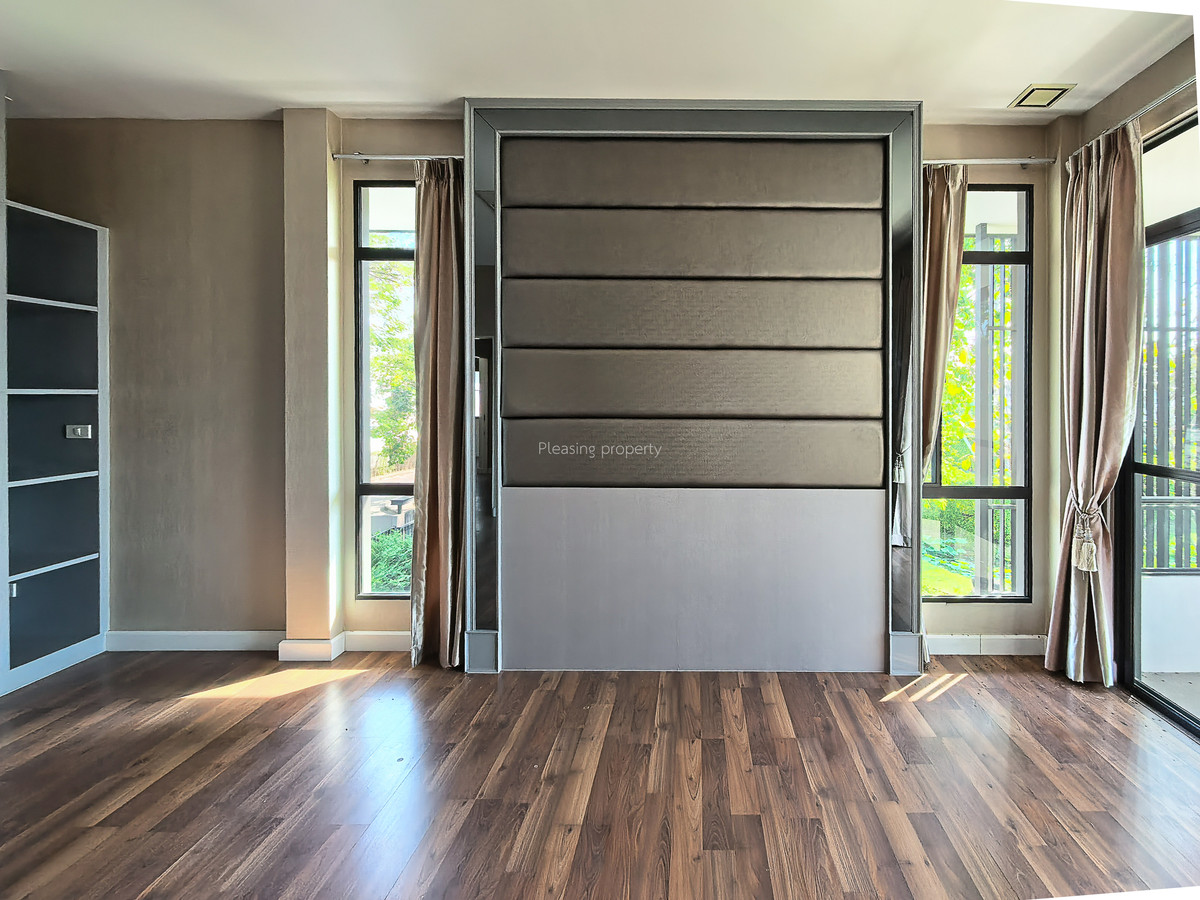 ขายบ้านลาดกระบัง สุวรรณภูมิ : บ้านเดี่ยว ร่มรื่น ใกล้อ่อนนุช จอดรถได้ 6 คัน