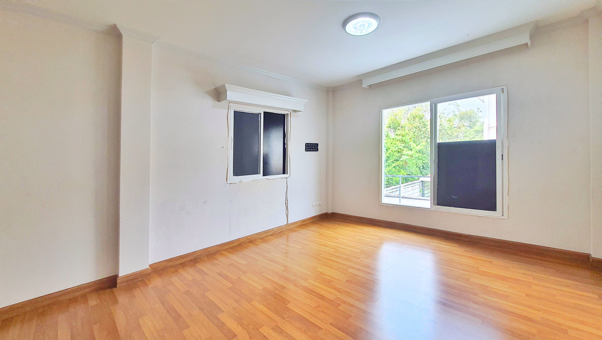 ขายบ้านพระราม 5 ราชพฤกษ์ บางกรวย : ขายด่วนบ้านเดี่ยว 3 ชั้น หลังริม MIND ปิ่นเกล้า-จรัญ 5 ห้องนอน 5 ห้องน้ำ พื้นที่เยอะ ต่อเติมครบพร้อมอยู่ ใกล้ทางด่วนศรีรัช คุ้มมาก 