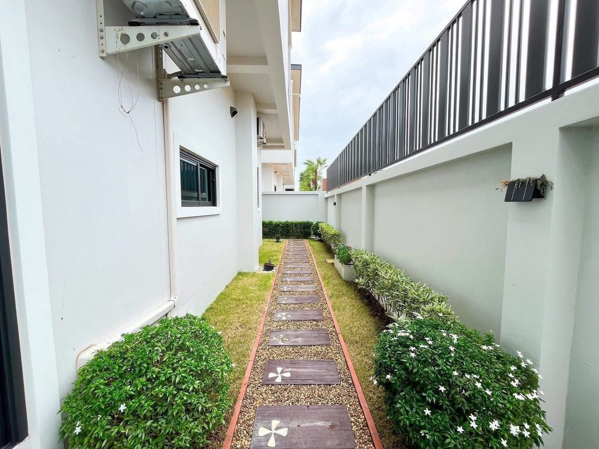 For SaleHousePattaya, Bangsaen, Chonburi : 🏡 Jin Village Land and House | Modern Luxury Pool Villa | เริ่มต้น 9.X – 1X.X ล้านบาท