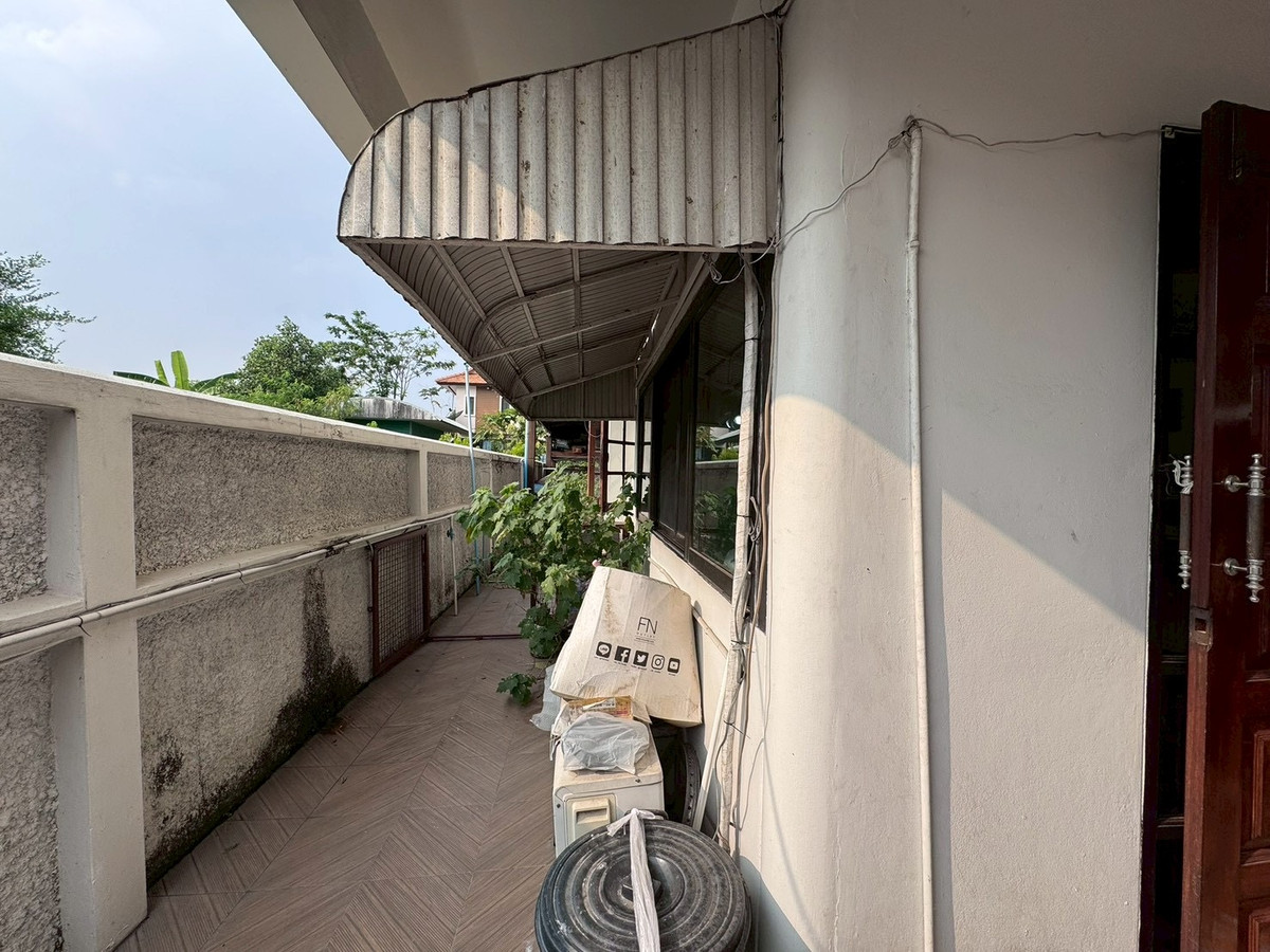 For SaleHouseChaengwatana, Muangthong : 2-storey detached house for sale, corner plot 148 sq m, in the heart of Ngamwongwan 47, intersection 1-3, location at the beginning of the alley, parking for 10+ cars, suitable for both living and office use.