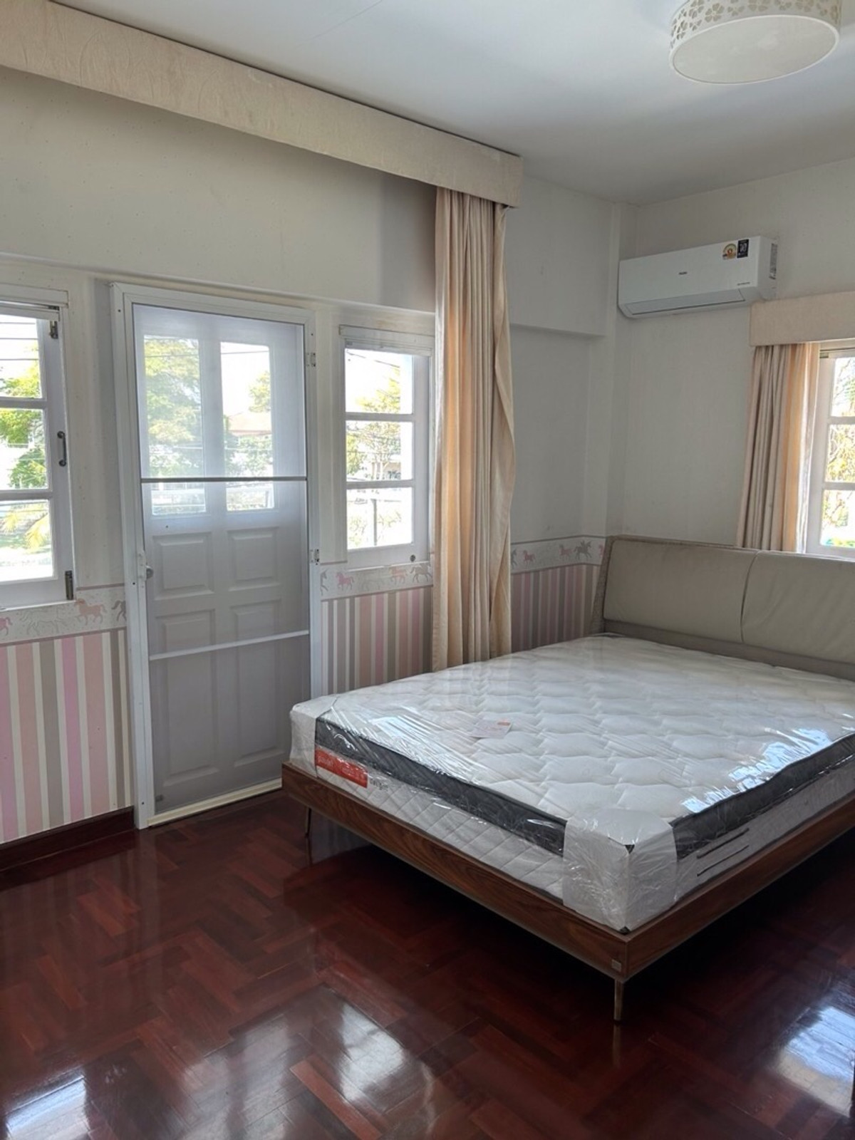 ให้เช่าบ้านมีนบุรี-ร่มเกล้า : บ้านเดี่ยวสไตล์หรู 2ชั้น ให้เช่า หมู่บ้านเพอเฟคเพลส รามคำแหง 164 เนื้อที่127 ตารางวา มีนบุรี กรุงเทพ10510