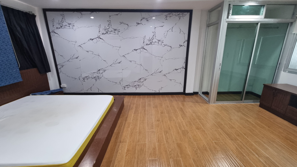 For RentTownhomeSukhumvit, Asoke, Thonglor : (BTS Thonglor, Pet Friendly) Newly Renovated Townhome for Rent – 800 meters to BTS Thong Lo