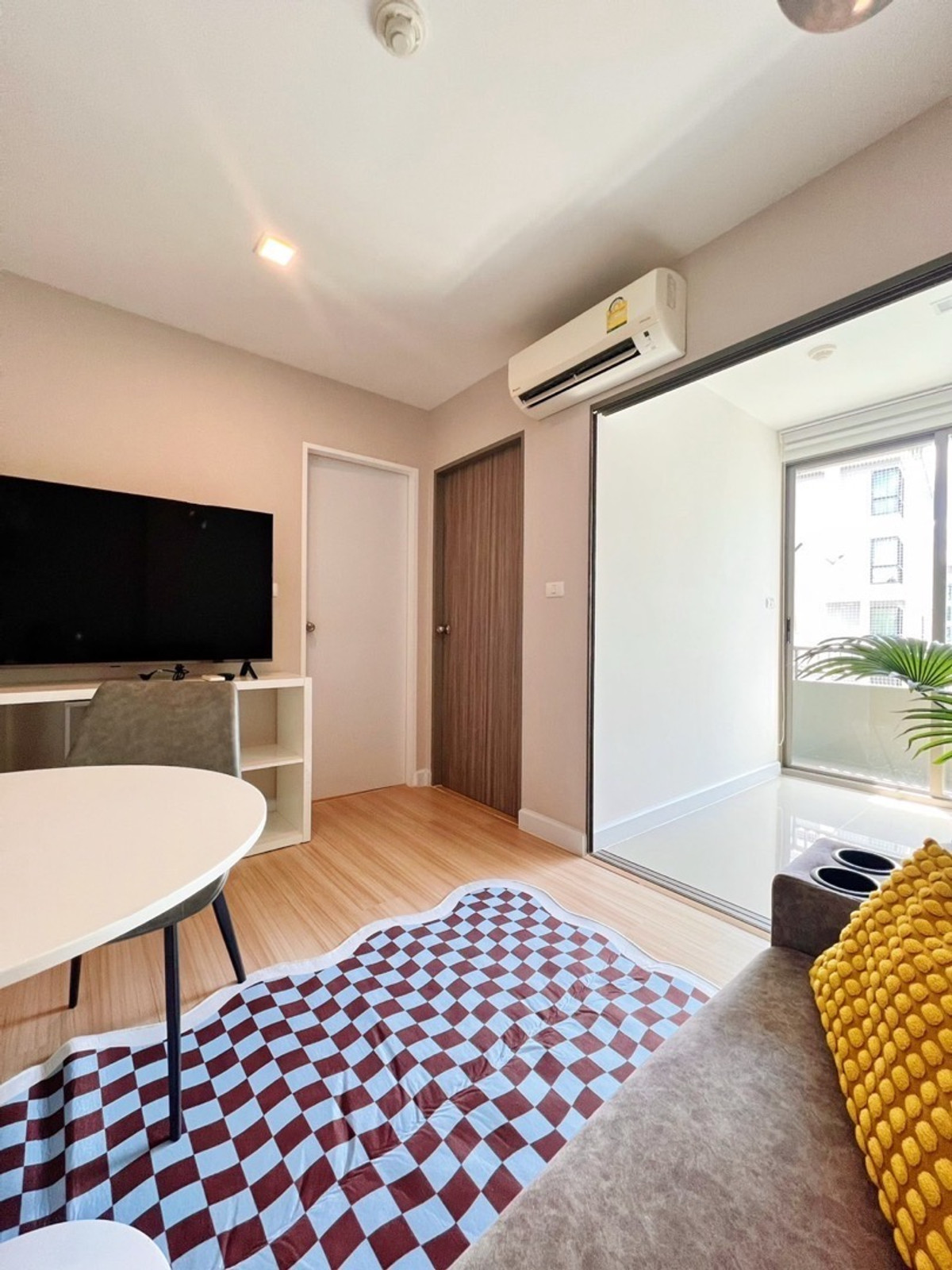 For SaleCondoRatchadapisek, Huaikwang, Suttisan : Mertro Luxe Ratchada ready for sale, beautifully decorated, price 3.59 million baht. If interested, call: 0946242014 Nui.