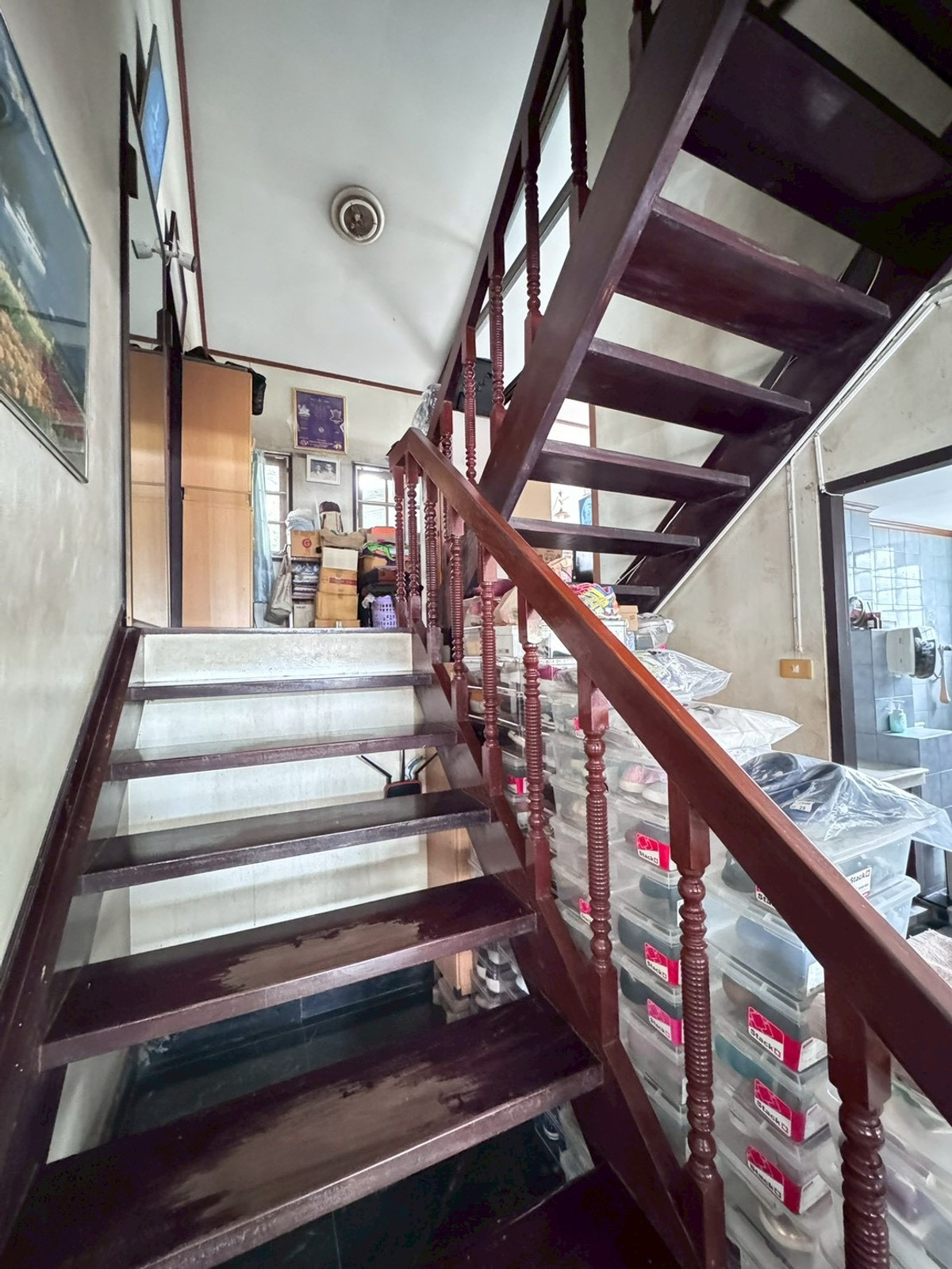 For SaleHouseChaengwatana, Muangthong : 2-storey detached house for sale, corner plot 148 sq m, in the heart of Ngamwongwan 47, intersection 1-3, location at the beginning of the alley, parking for 10+ cars, suitable for both living and office use.