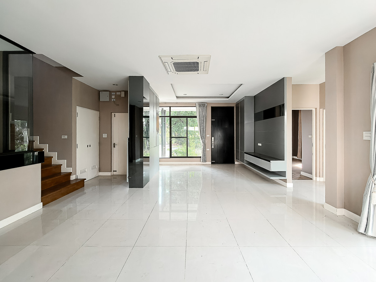 ขายบ้านลาดกระบัง สุวรรณภูมิ : บ้านเดี่ยว ร่มรื่น ใกล้อ่อนนุช จอดรถได้ 6 คัน