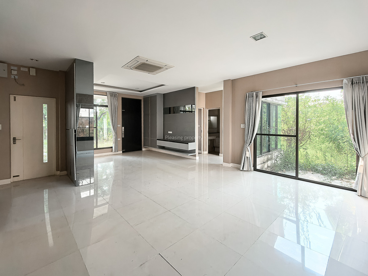 ขายบ้านลาดกระบัง สุวรรณภูมิ : บ้านเดี่ยว ร่มรื่น ใกล้อ่อนนุช จอดรถได้ 6 คัน