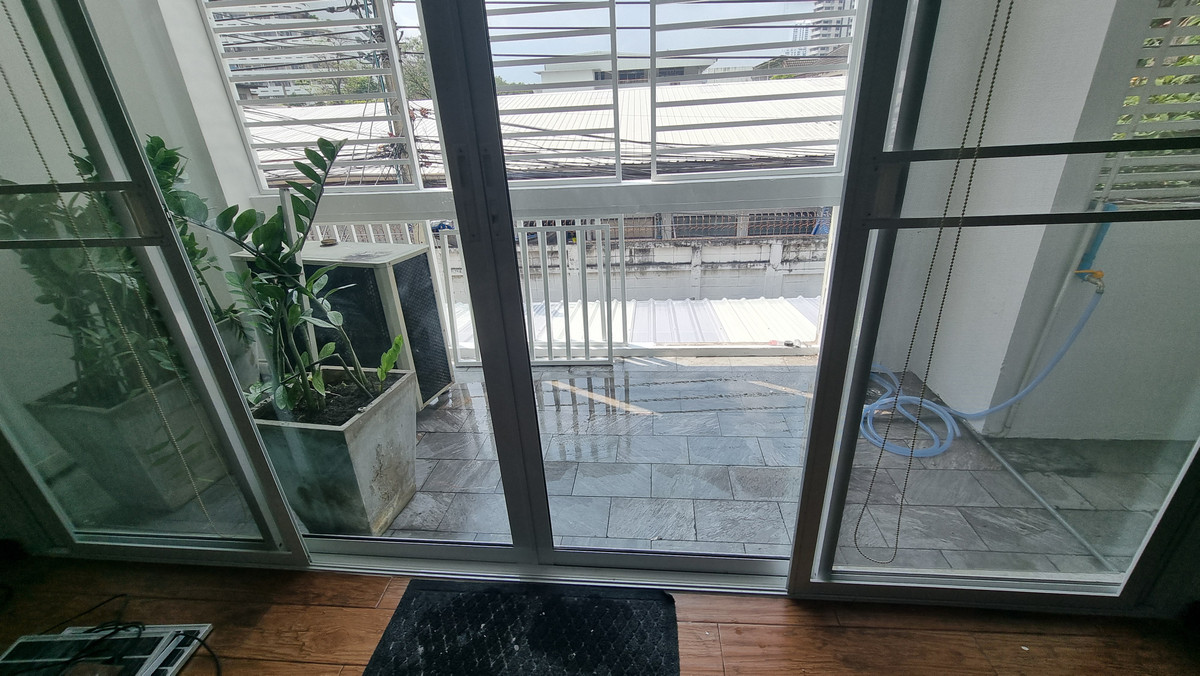 For RentTownhomeSukhumvit, Asoke, Thonglor : (BTS Thonglor, Pet Friendly) Newly Renovated Townhome for Rent – 800 meters to BTS Thong Lo