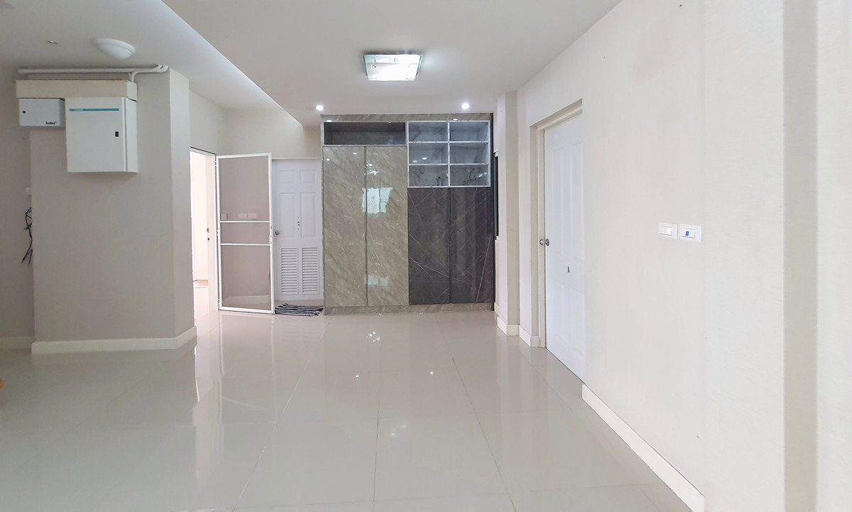 ขายบ้านพระราม 5 ราชพฤกษ์ บางกรวย : ขายด่วนบ้านเดี่ยว 3 ชั้น หลังริม MIND ปิ่นเกล้า-จรัญ 5 ห้องนอน 5 ห้องน้ำ พื้นที่เยอะ ต่อเติมครบพร้อมอยู่ ใกล้ทางด่วนศรีรัช คุ้มมาก 