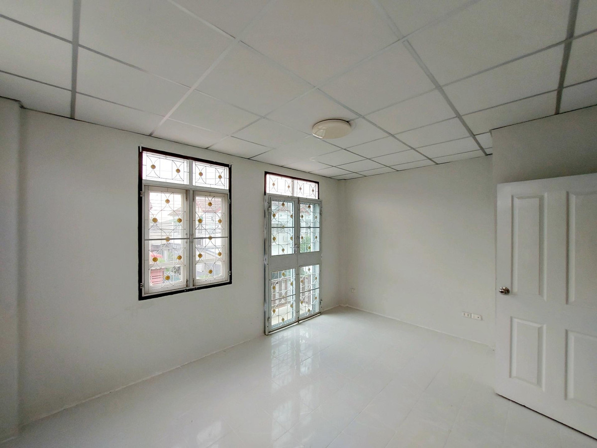 For SaleTownhomeNakhon Pathom : Corner townhouse for sale Pruksaphan Village, Lam Phaya, Nakhon Pathom, 20 sq m, 2 bedrooms, 2 bathrooms, near Central Nakhon Pathom, only 1.49 million baht.