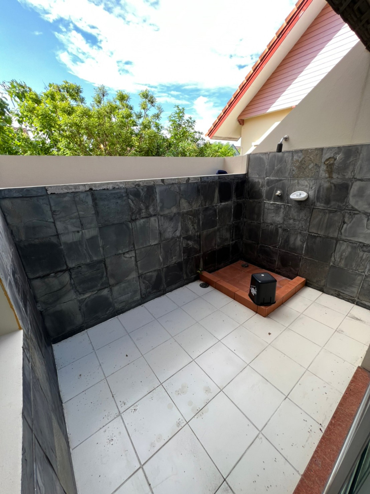 ให้เช่าบ้านปิ่นเกล้า จรัญสนิทวงศ์ : บ้านเดี่ยว 130ตรว. ติดถนนกาญจนาภิเษก ตรงข้ามโลตัส บางใหญ่ สวยงาม เฟอร์นิเจอร์ครบ 3ห้องนอน