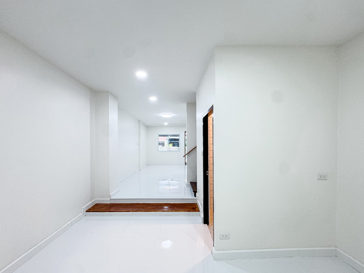 ขายทาวน์โฮมเลียบทางด่วนรามอินทรา : หมู่บ้าน 84 แมนชั่น / 2 ห้องนอน (ขาย), Moo Baan 84 Mansion / 2 Bedrooms (FOR SALE) FAHS035