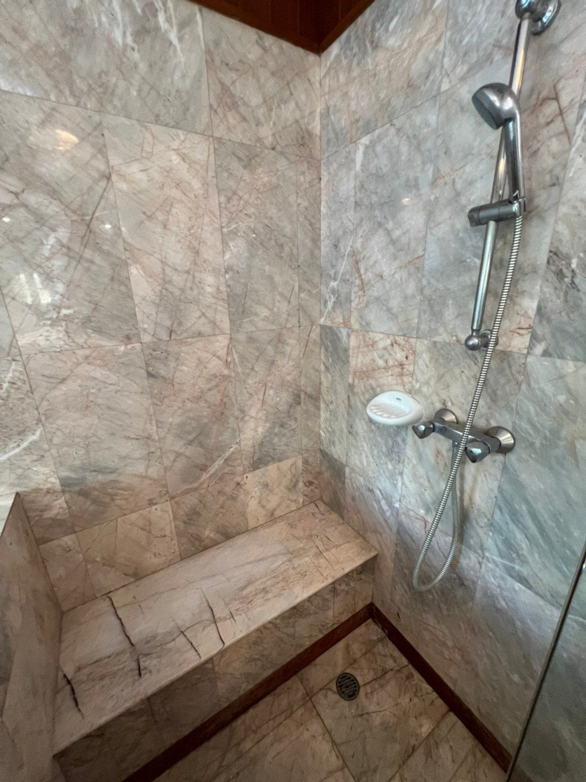 ให้เช่าบ้านปิ่นเกล้า จรัญสนิทวงศ์ : บ้านเดี่ยว 130ตรว. ติดถนนกาญจนาภิเษก ตรงข้ามโลตัส บางใหญ่ สวยงาม เฟอร์นิเจอร์ครบ 3ห้องนอน