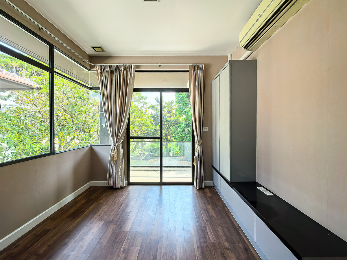 ขายบ้านลาดกระบัง สุวรรณภูมิ : บ้านเดี่ยว ร่มรื่น ใกล้อ่อนนุช จอดรถได้ 6 คัน