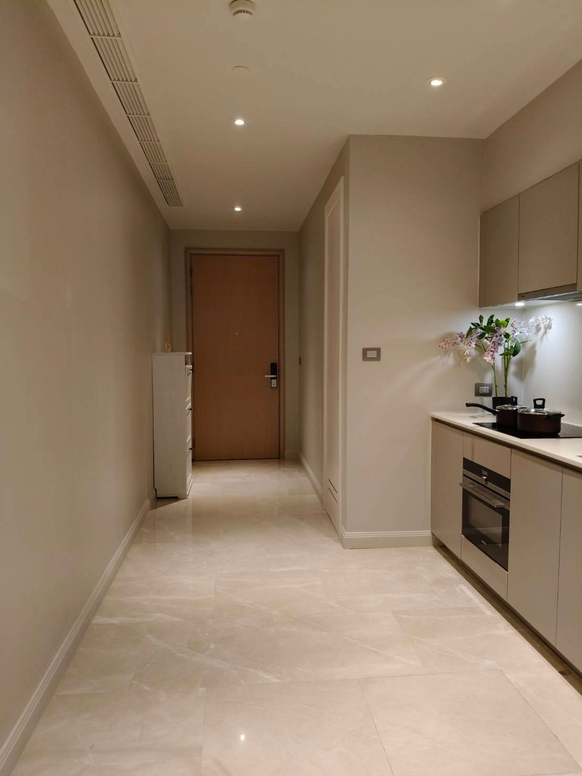 For RentCondoWongwianyai, Charoennakor : For Rent: Magnolias Waterfront Residences, 95,000 THB [NCr260238]