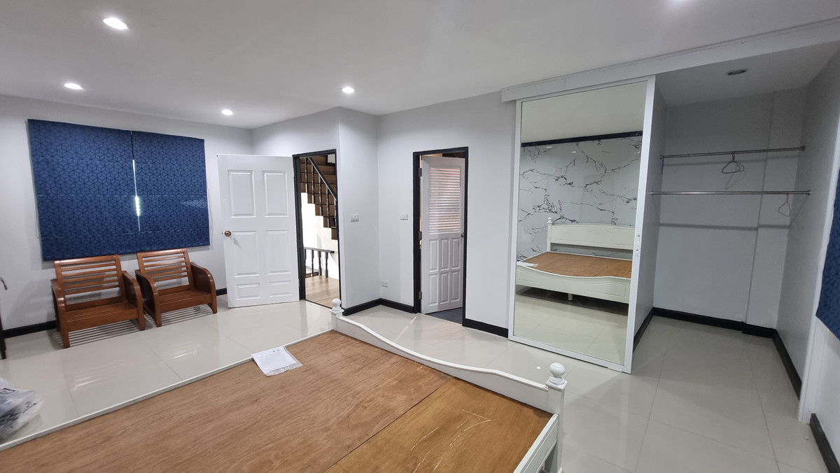 For RentTownhomeSukhumvit, Asoke, Thonglor : (BTS Thonglor, Pet Friendly) Newly Renovated Townhome for Rent – 800 meters to BTS Thong Lo