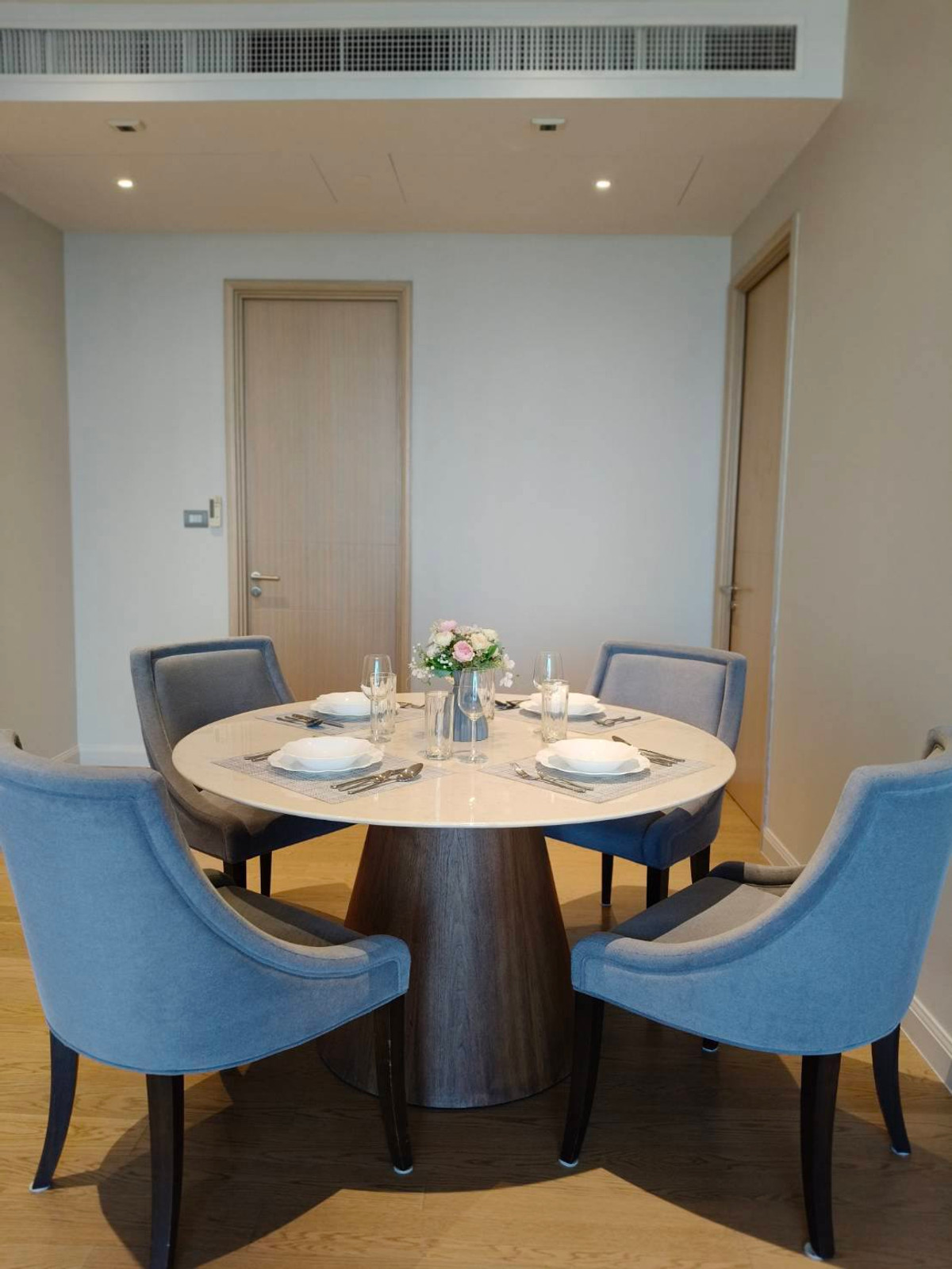 For RentCondoWongwianyai, Charoennakor : For Rent: Magnolias Waterfront Residences, 95,000 THB [NCr260238]