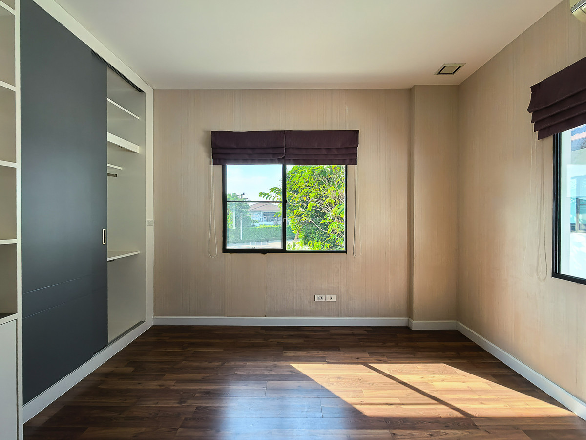 ขายบ้านลาดกระบัง สุวรรณภูมิ : บ้านเดี่ยว ร่มรื่น ใกล้อ่อนนุช จอดรถได้ 6 คัน