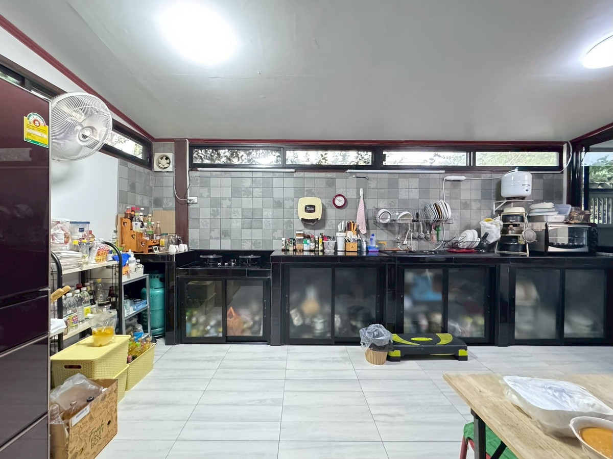 For SaleHouseChaengwatana, Muangthong : 2-storey detached house for sale, corner plot 148 sq m, in the heart of Ngamwongwan 47, intersection 1-3, location at the beginning of the alley, parking for 10+ cars, suitable for both living and office use.