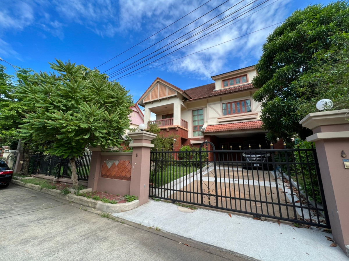 For RentHousePinklao, Charansanitwong : house, 130 sq.wah, on Kanchanaphisek Road, opposite Lotus Bang Yai. Beautiful, fully furnished, 3 bedrooms.