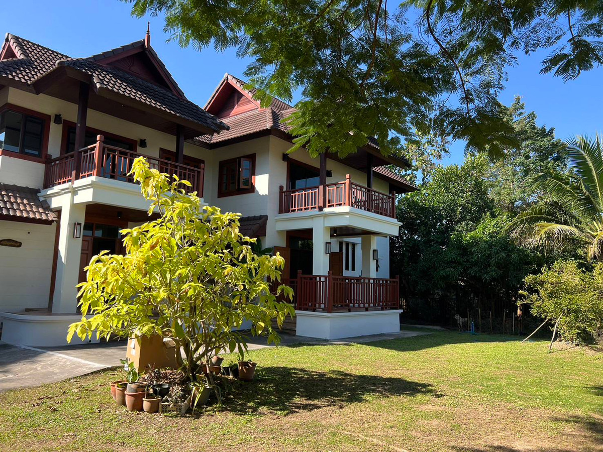 ขายบ้านเชียงใหม่ : 94897 - บ้านไม้สักแท้ 2 ชั้น ท่ามกลางธรรมชาติสัมผัสความอบอุ่นของ ในบรรยากาศทุ่งนา เงียบสงบ ร่มรื่น เหมาะกับการพักผ่อน ในใช้ชีวิตอย่างมีคุณภาพ และ สามารถต่อยอดเป็น “โอกาสทางธุรกิจ” ได้ในอนาคต